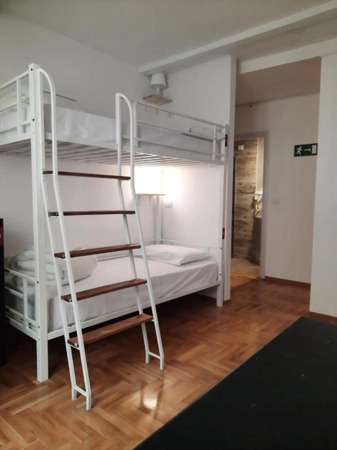 New Generation Hostel Belgrade Center Excellent Location The Right Alternative To Luxury Hotels A Few Steps From The Famous Ulica Kneza Mihaila Surrounded By Restaurants Clubs And Offers Opportunities For Shopping Free Wi-Fi Kitchen Garden Exterior photo