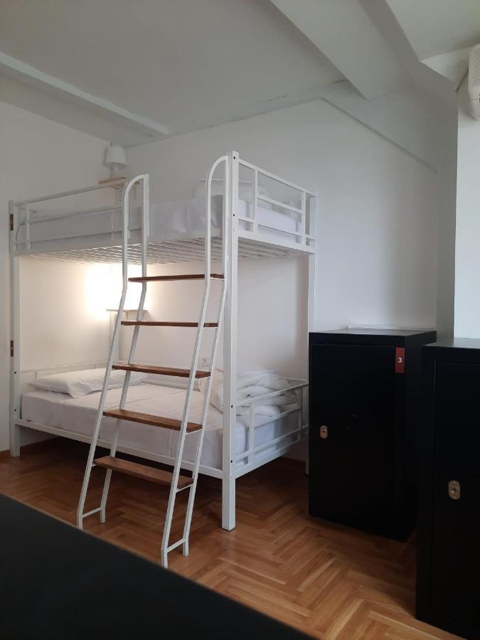 New Generation Hostel Belgrade Center Excellent Location The Right Alternative To Luxury Hotels A Few Steps From The Famous Ulica Kneza Mihaila Surrounded By Restaurants Clubs And Offers Opportunities For Shopping Free Wi-Fi Kitchen Garden Exterior photo