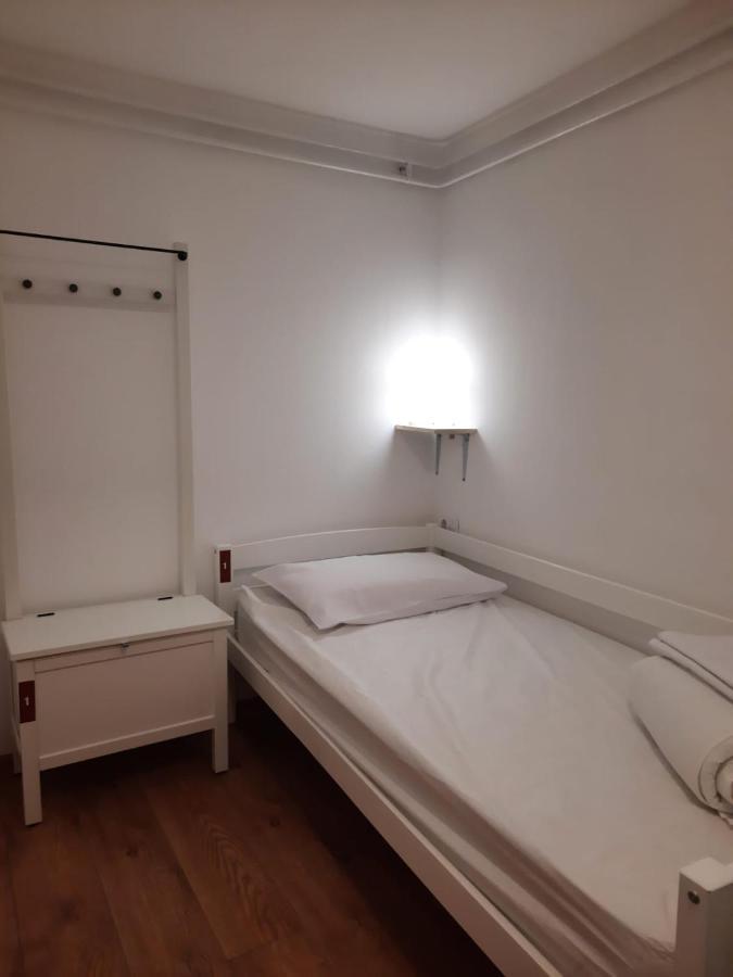 New Generation Hostel Belgrade Center Excellent Location The Right Alternative To Luxury Hotels A Few Steps From The Famous Ulica Kneza Mihaila Surrounded By Restaurants Clubs And Offers Opportunities For Shopping Free Wi-Fi Kitchen Garden Exterior photo