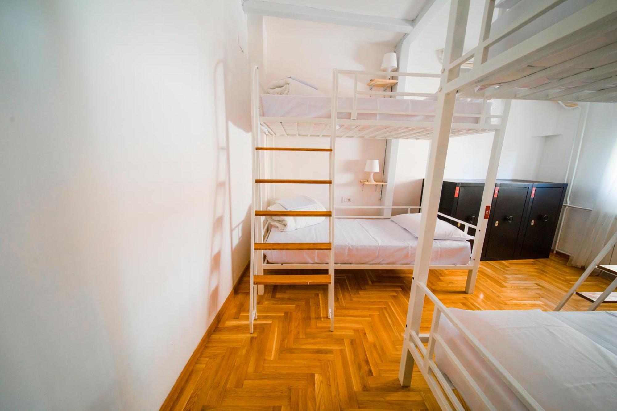 New Generation Hostel Belgrade Center Excellent Location The Right Alternative To Luxury Hotels A Few Steps From The Famous Ulica Kneza Mihaila Surrounded By Restaurants Clubs And Offers Opportunities For Shopping Free Wi-Fi Kitchen Garden Exterior photo