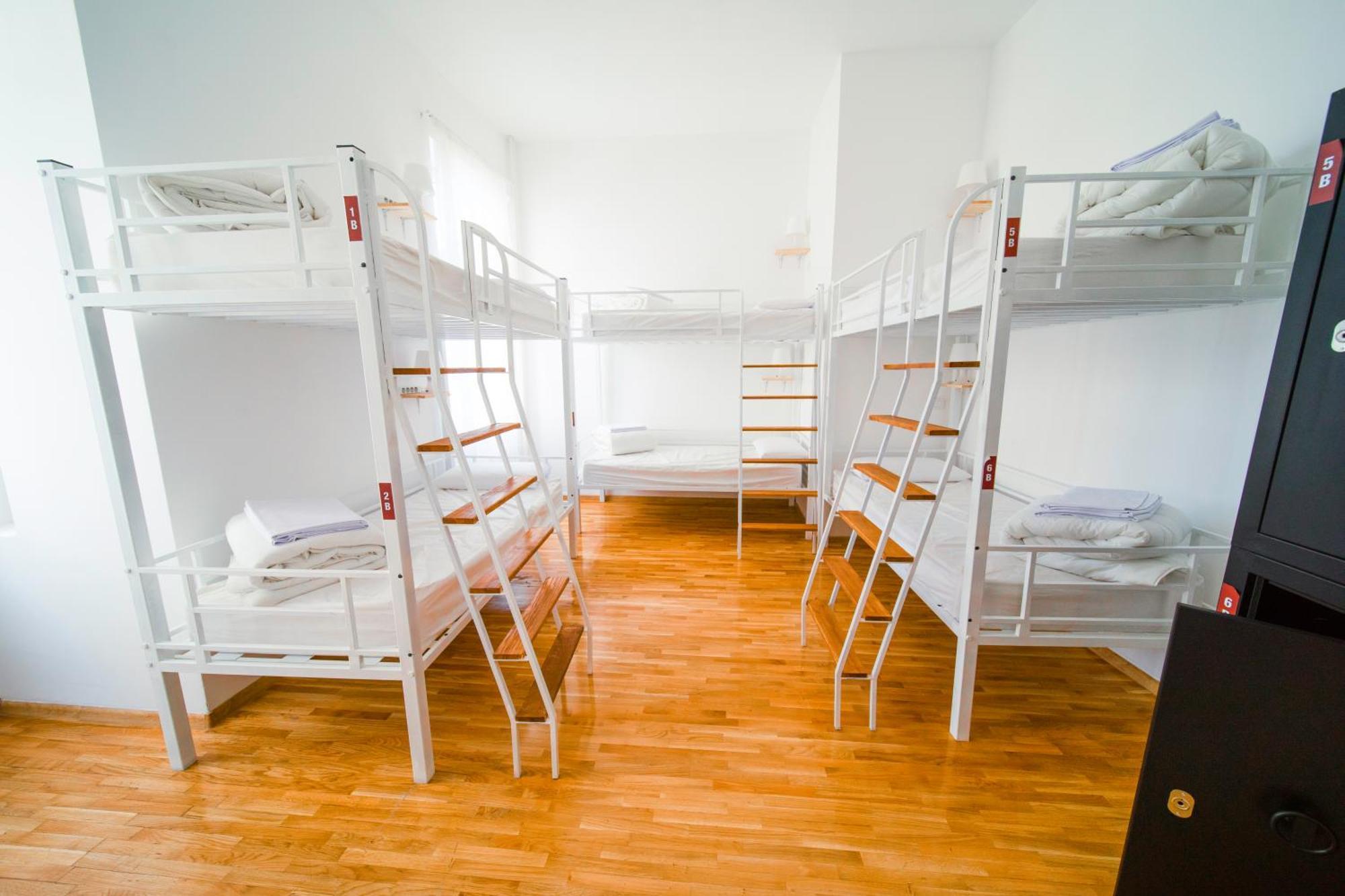 New Generation Hostel Belgrade Center Excellent Location The Right Alternative To Luxury Hotels A Few Steps From The Famous Ulica Kneza Mihaila Surrounded By Restaurants Clubs And Offers Opportunities For Shopping Free Wi-Fi Kitchen Garden Exterior photo