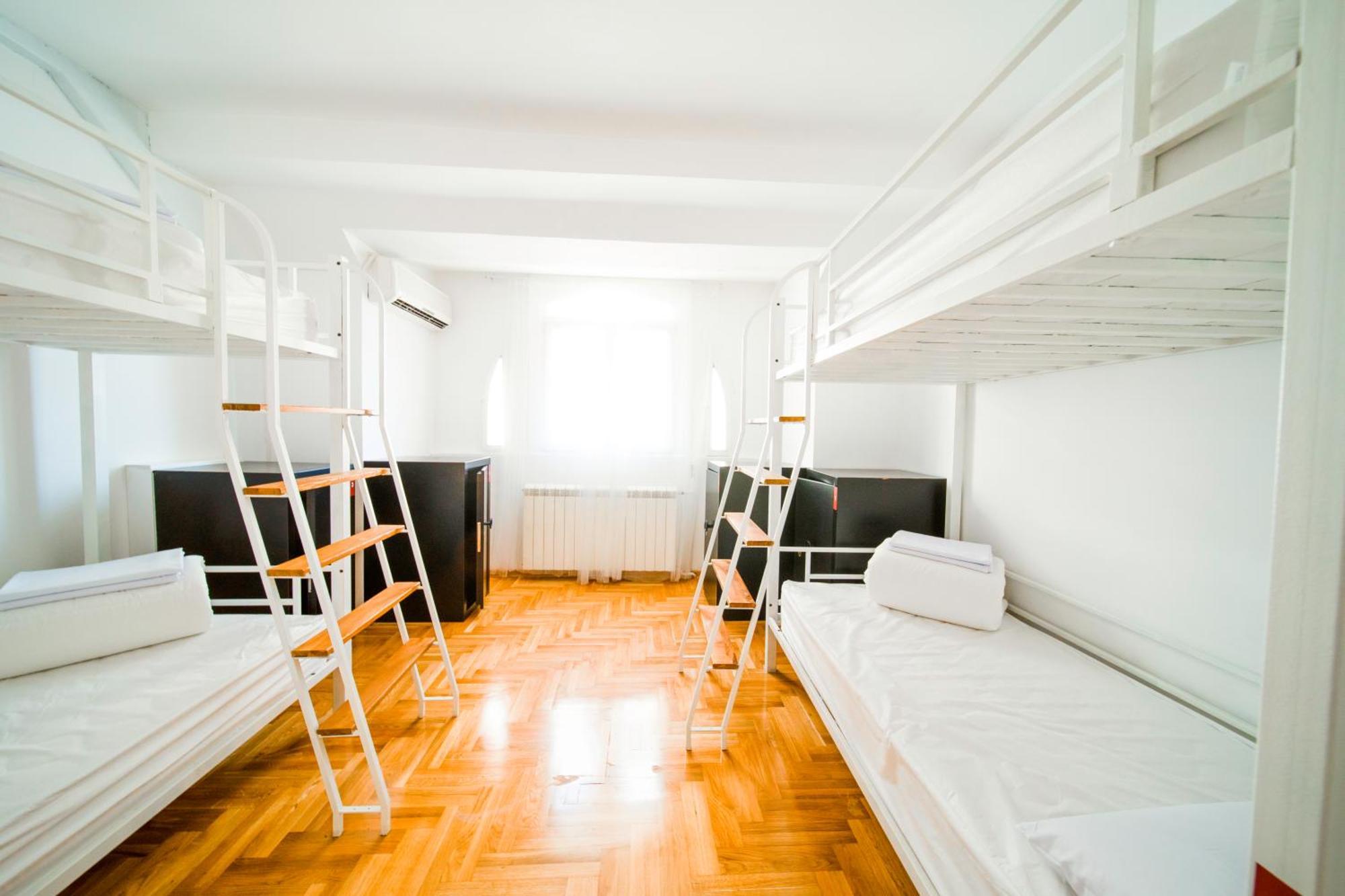 New Generation Hostel Belgrade Center Excellent Location The Right Alternative To Luxury Hotels A Few Steps From The Famous Ulica Kneza Mihaila Surrounded By Restaurants Clubs And Offers Opportunities For Shopping Free Wi-Fi Kitchen Garden Exterior photo