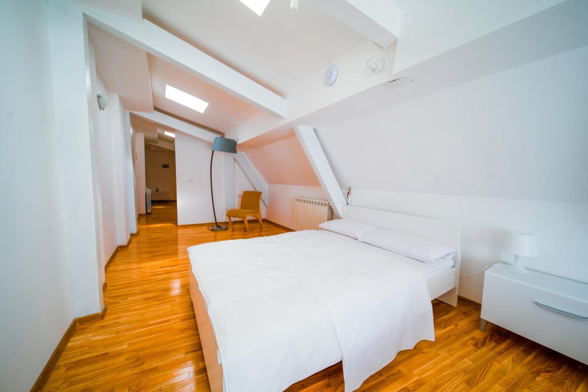 New Generation Hostel Belgrade Center Excellent Location The Right Alternative To Luxury Hotels A Few Steps From The Famous Ulica Kneza Mihaila Surrounded By Restaurants Clubs And Offers Opportunities For Shopping Free Wi-Fi Kitchen Garden Exterior photo