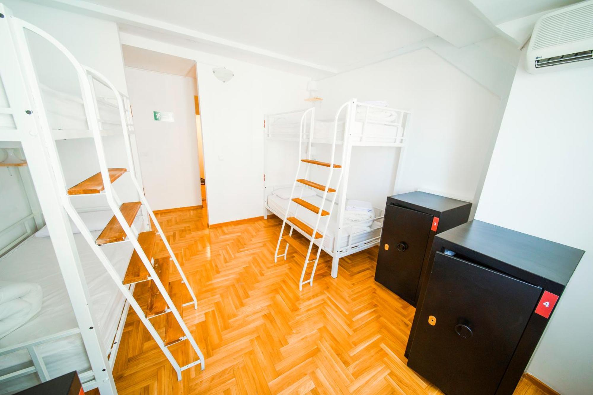 New Generation Hostel Belgrade Center Excellent Location The Right Alternative To Luxury Hotels A Few Steps From The Famous Ulica Kneza Mihaila Surrounded By Restaurants Clubs And Offers Opportunities For Shopping Free Wi-Fi Kitchen Garden Exterior photo