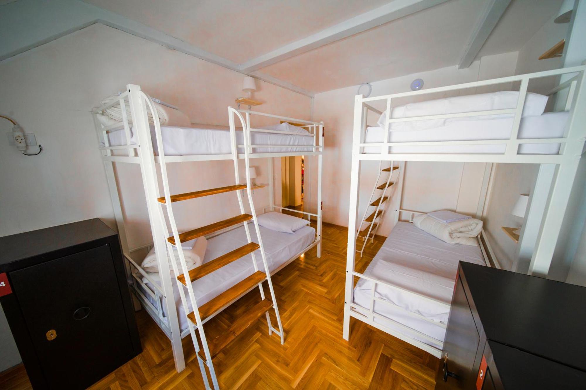 New Generation Hostel Belgrade Center Excellent Location The Right Alternative To Luxury Hotels A Few Steps From The Famous Ulica Kneza Mihaila Surrounded By Restaurants Clubs And Offers Opportunities For Shopping Free Wi-Fi Kitchen Garden Exterior photo